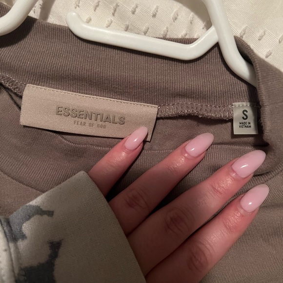 Essentials tshirt - Picture 5 of 5